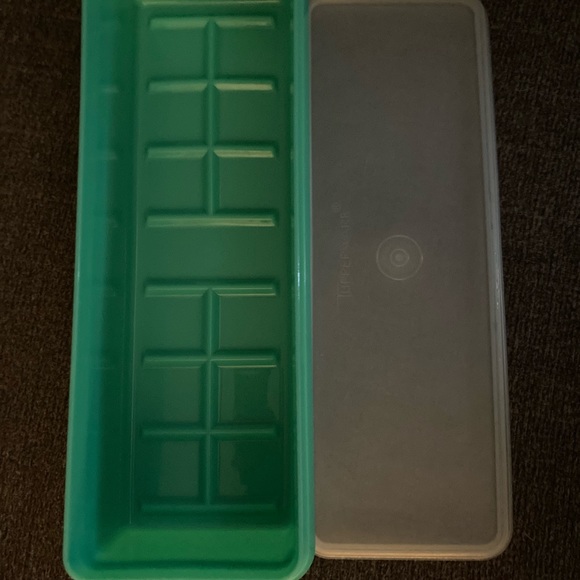 Tupperware 892 with Lid 893, like new, Long container! - Picture 3 of 6